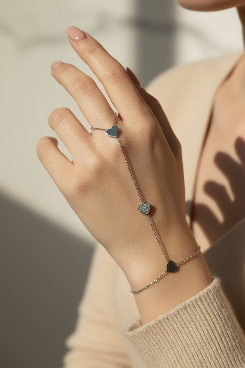 Handchain sparkly heart goud