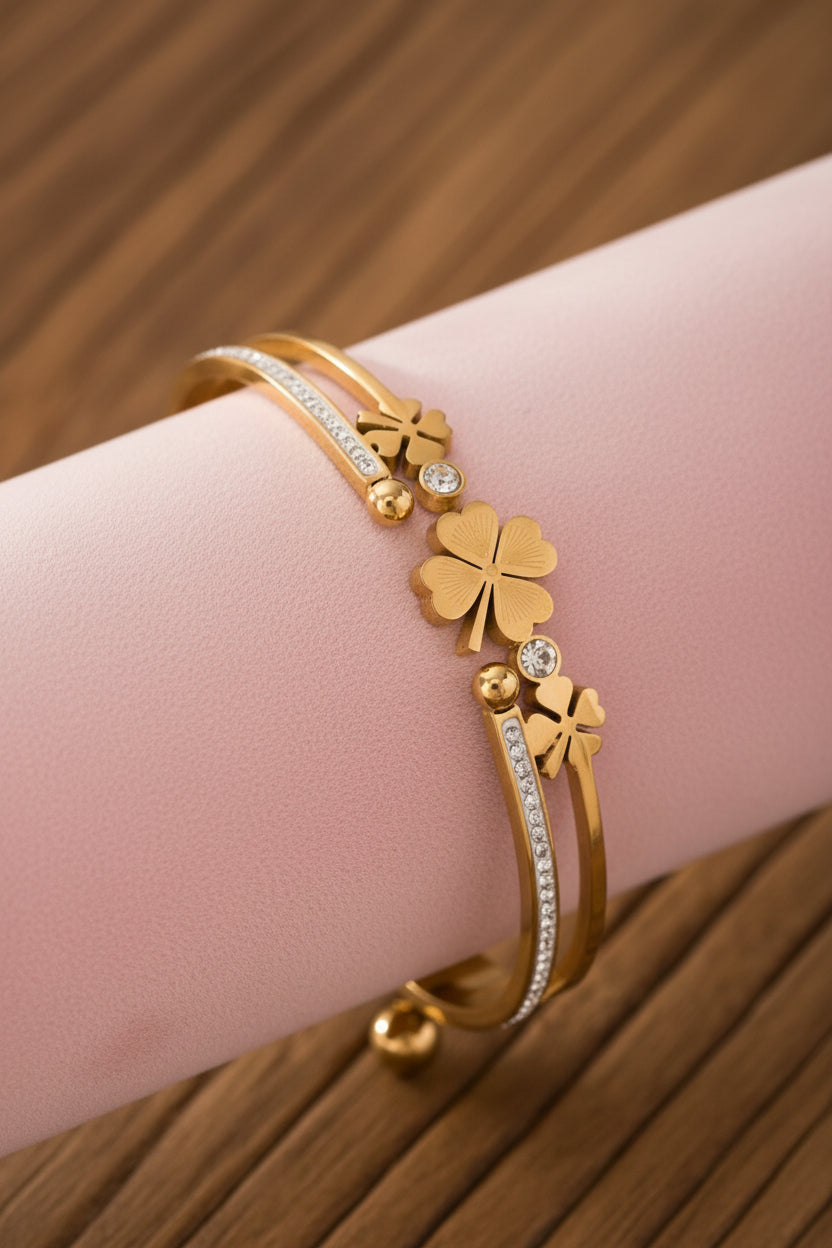 Dubbel Klaver Bangle Gold Plated Zirkonia