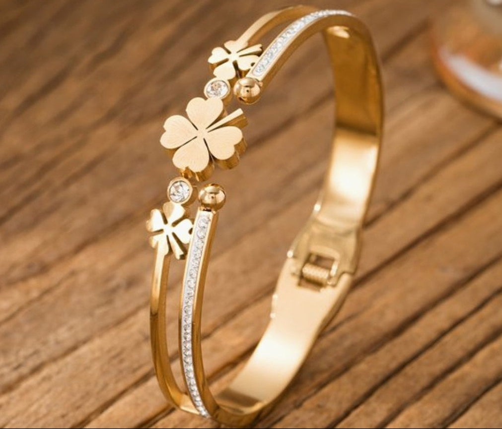Dubbel Klaver Bangle Gold Plated Zirkonia